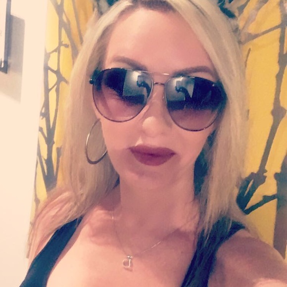 Meet your Posher, Vvanessa - Picture 1 of 1